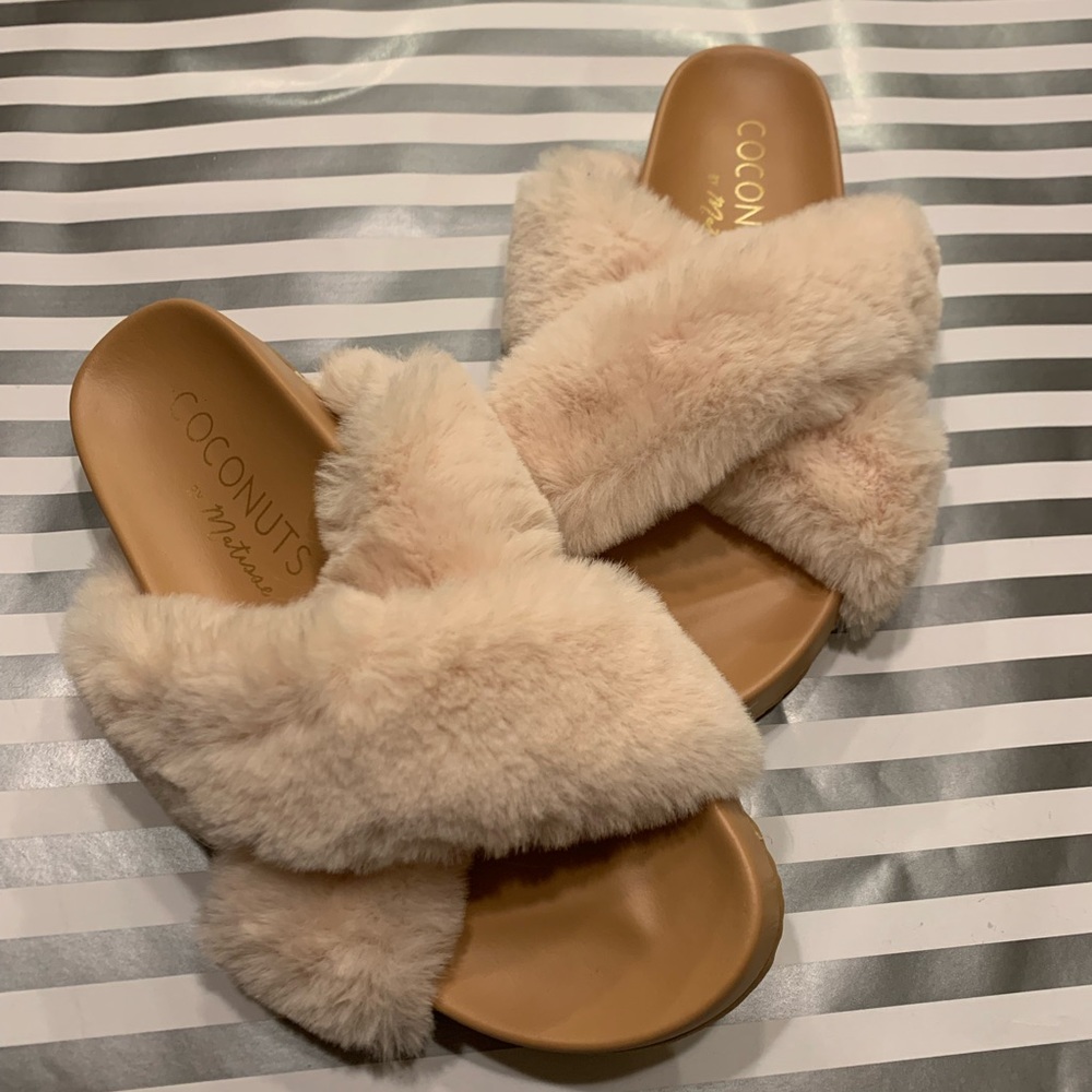 Cream Coconuts by Matisse slippers